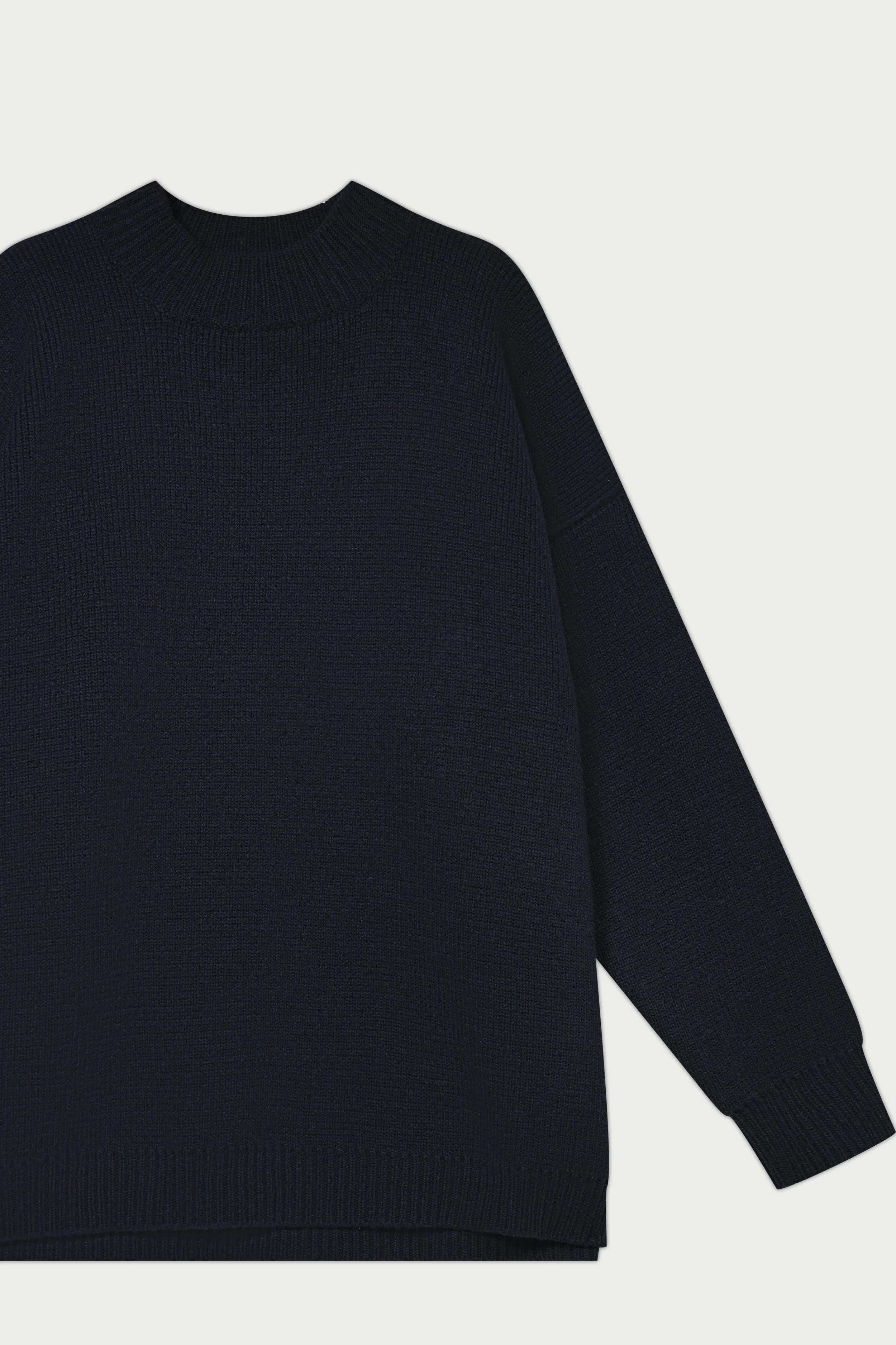 Alicante 800G Wool Round Collar Knit