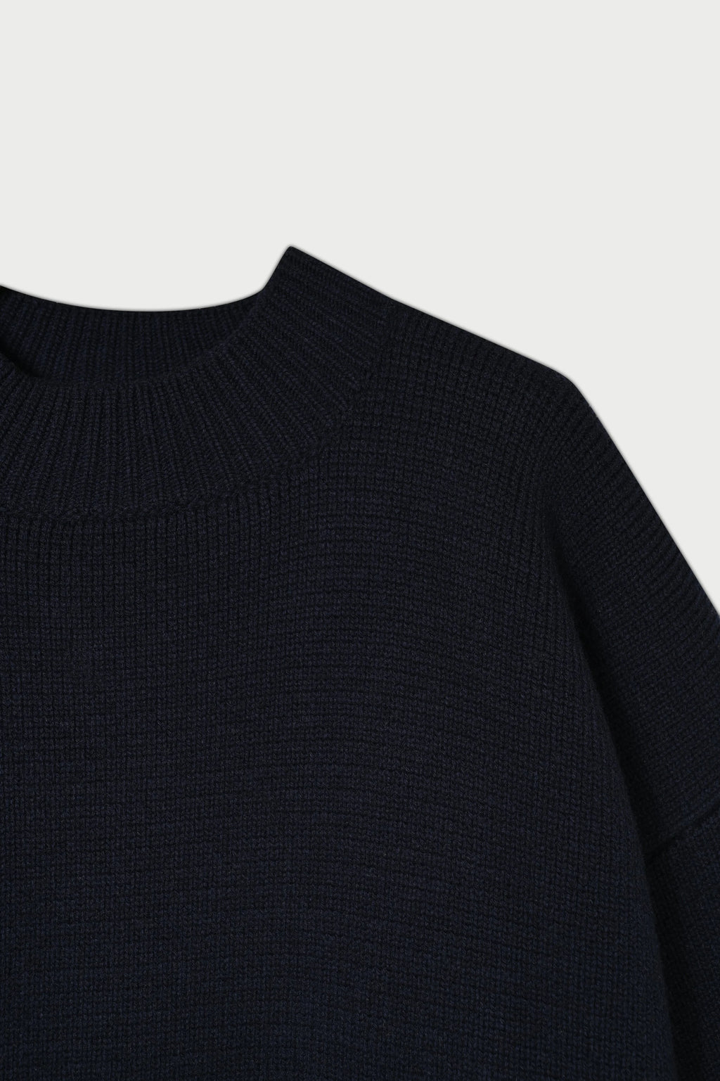 Alicante 800G Wool Round Collar Knit
