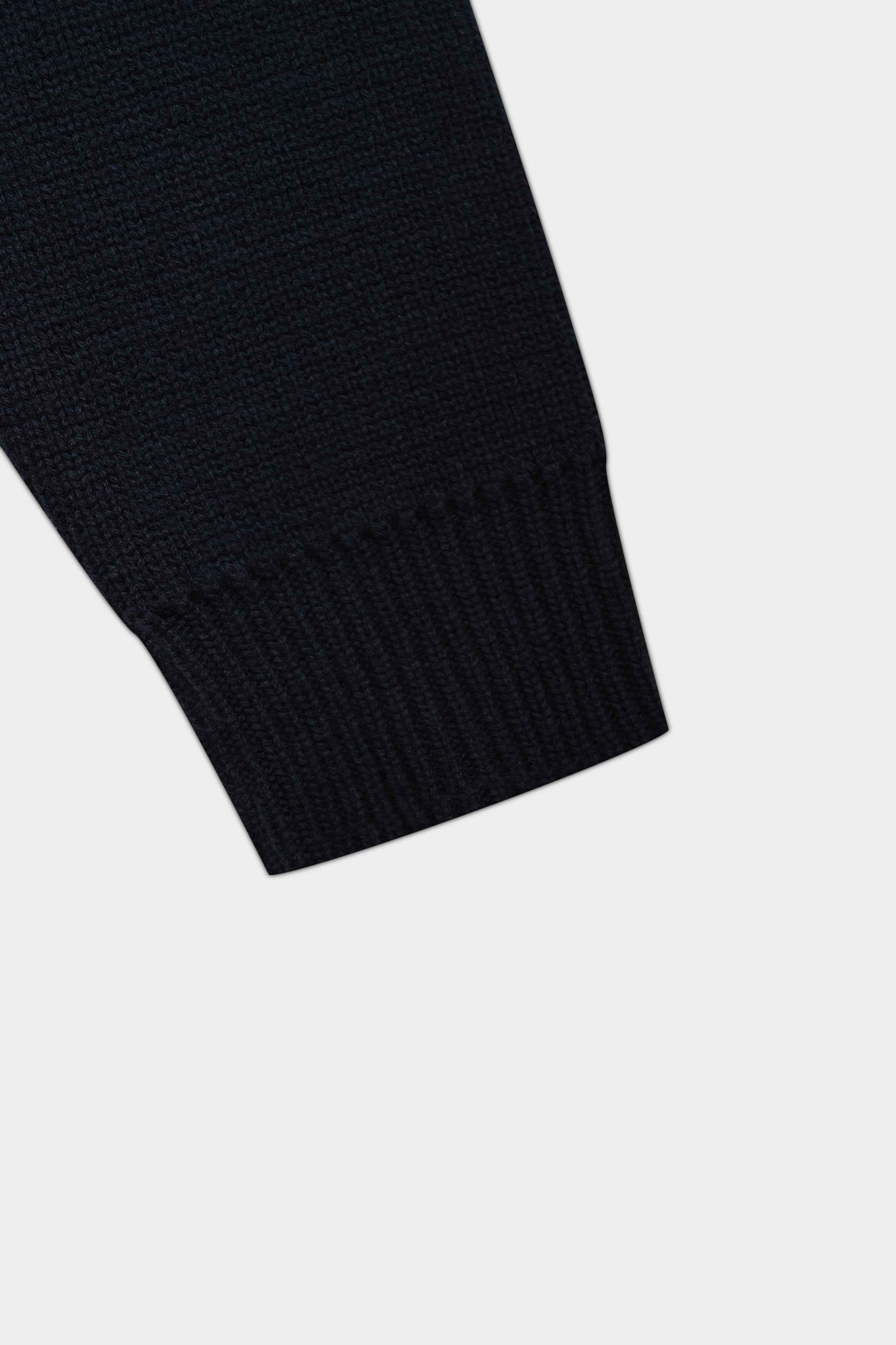 Alicante 800G Wool Round Collar Knit